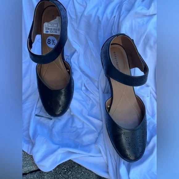 Easy Spirit Black Women's Heels - Picture 3 of 3